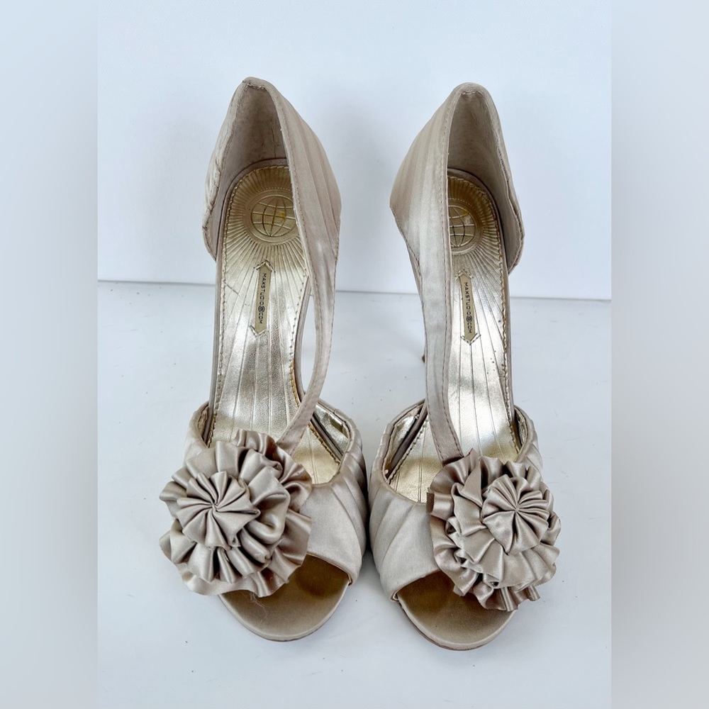 MaxStudio Satin Champagne Gold Heels size 7.5